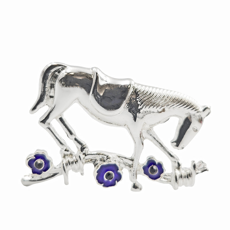 Purple Poppy Coat Pays Tribute To Animals Who Died In Conflict - Foto 10