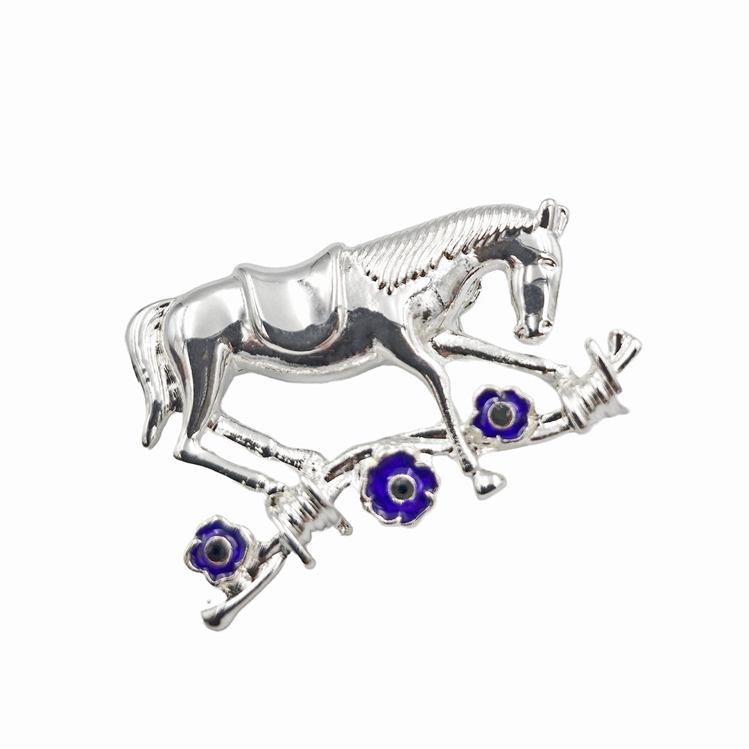 Purple Poppy Coat Pays Tribute To Animals Who Died In Conflict - Foto 5