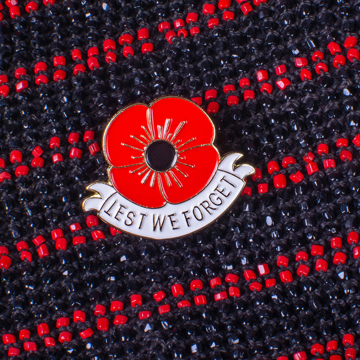 Red Poppy Flower 'Lest We Forget' UK GB Pin Badge - Enamel Metal Lapel Pin Veteran - Foto 2